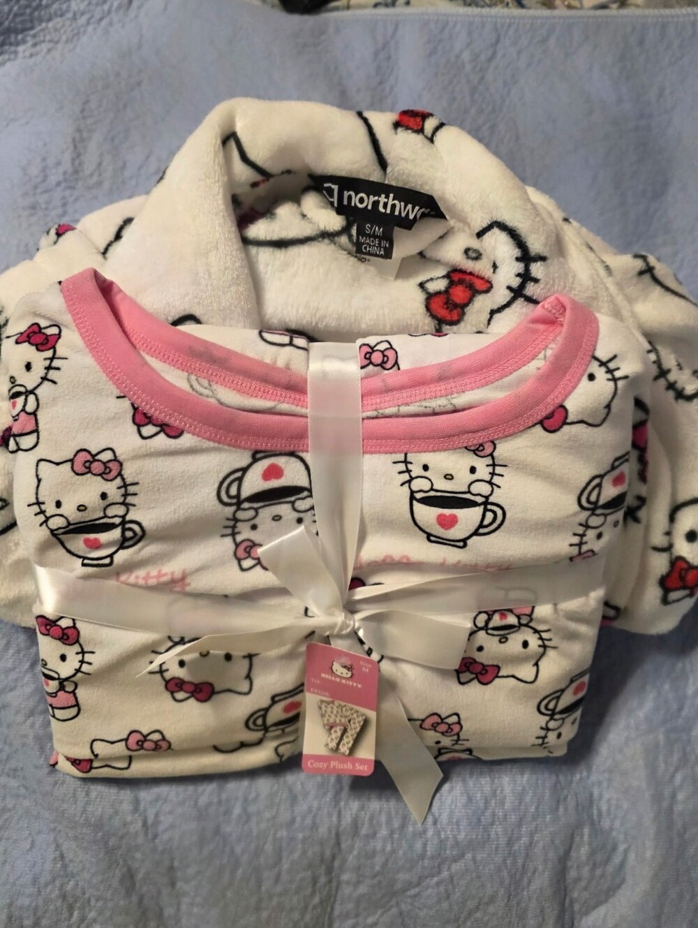 Northwest  Hello Kitty Plush Pajama Set And Robe